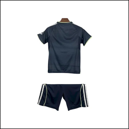 Real Madrid – Kit enfant extérieur 25/26