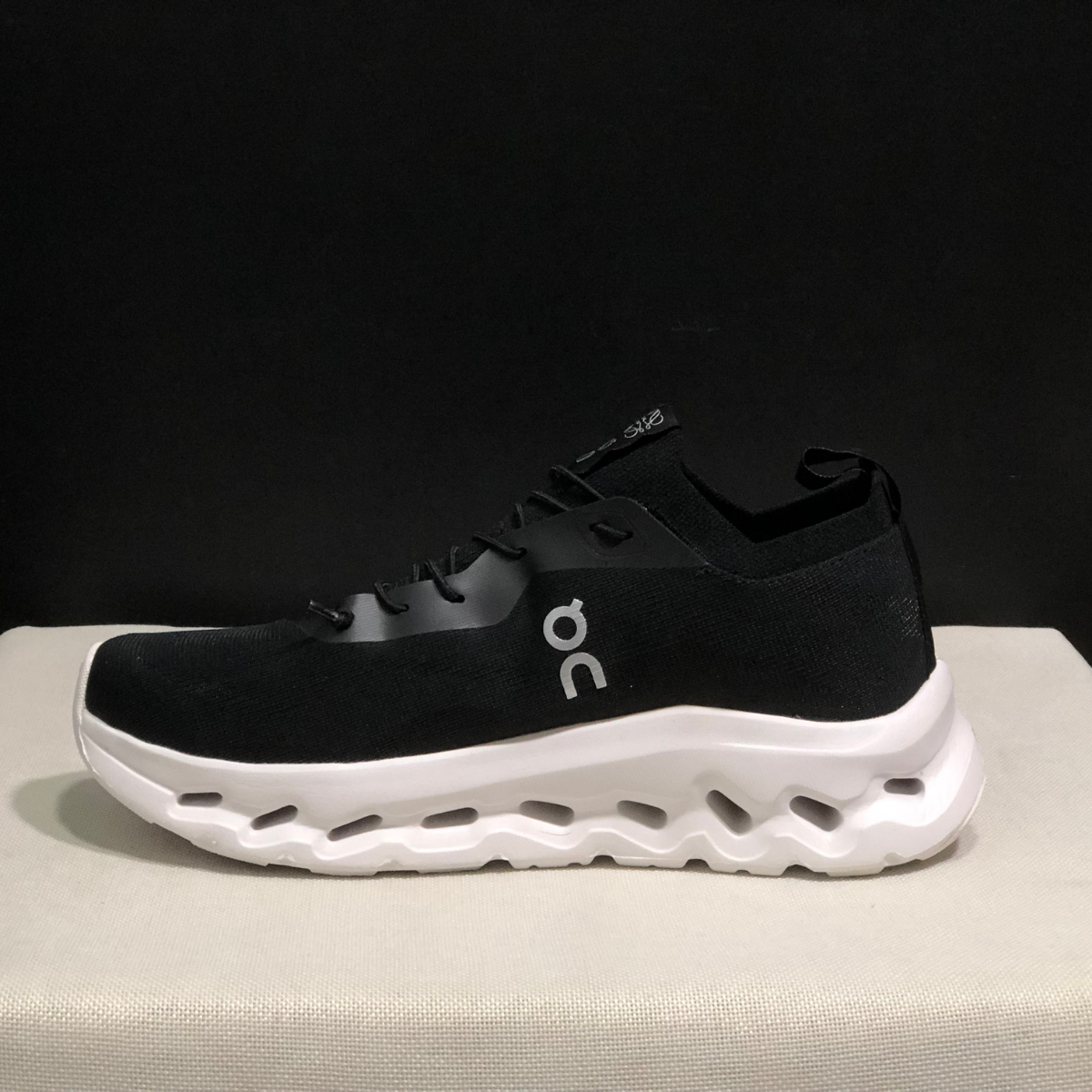Cloudtilt Loewe 2.0 - Noir et Blanc – Image 3